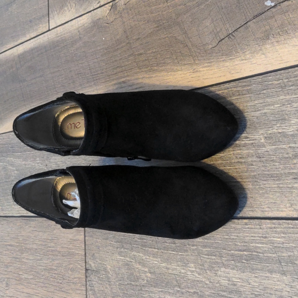 Me Too Black Velvet Ankle Booties Block Heel Size 8